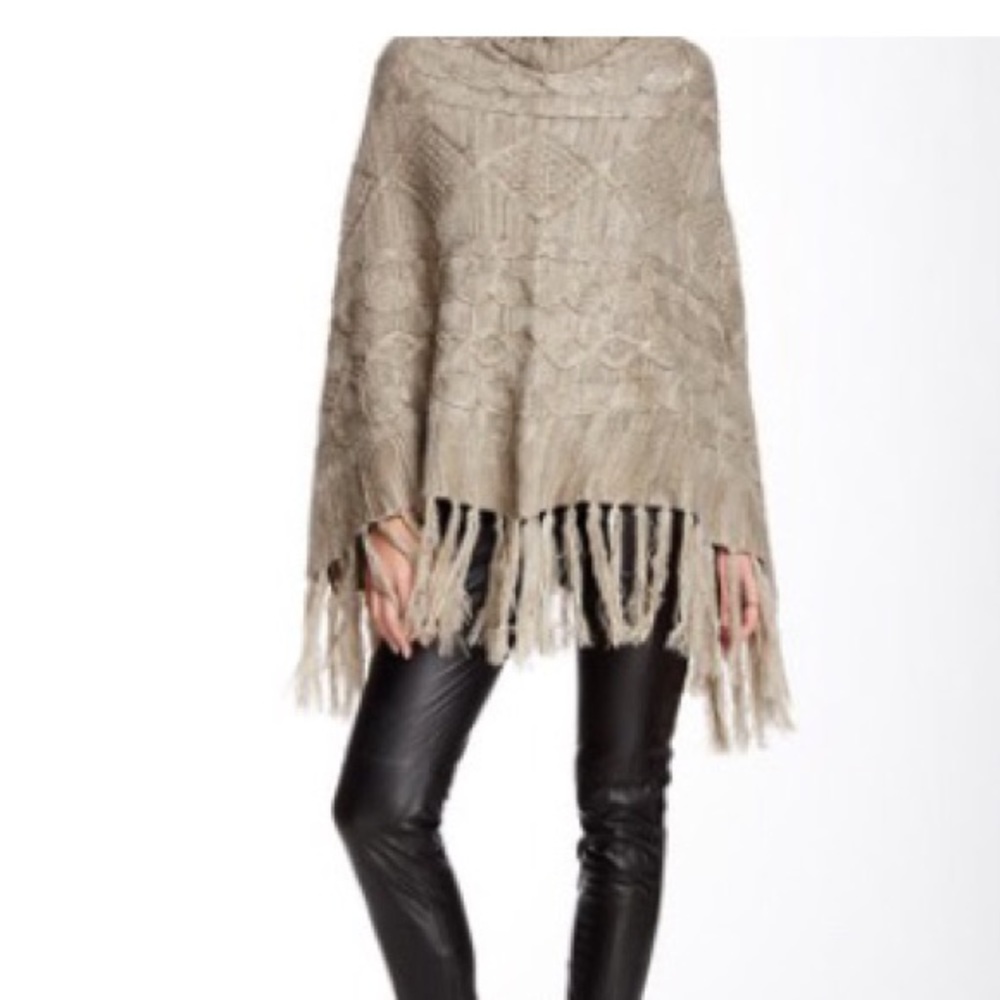 New Romeo & Juliet Turtleneck Fringe Poncho